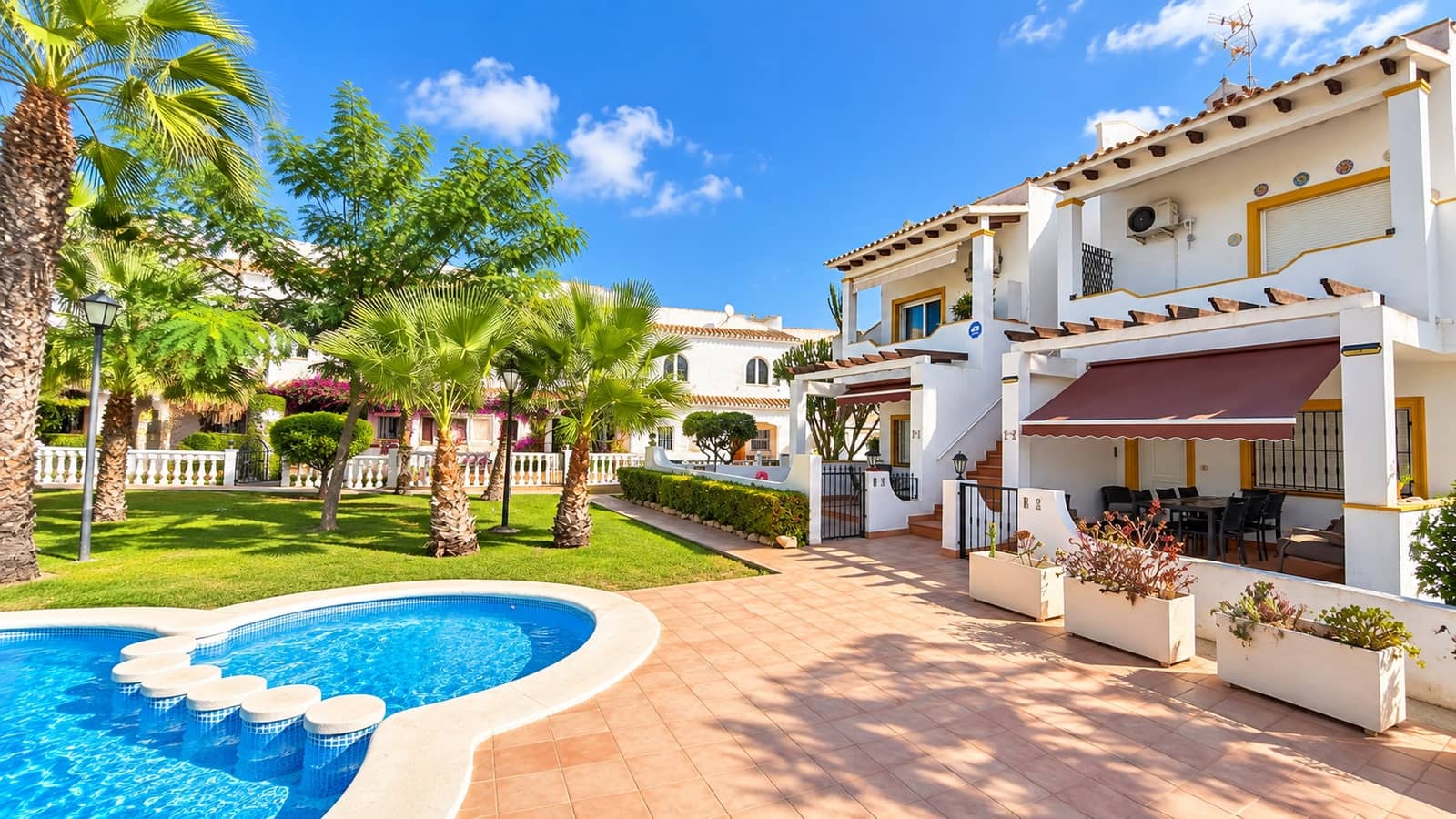 2 soveværelse Lejlighed til salg i Villamartin med swimmingpool garage - € 194.995 (Ref: 10098805)
