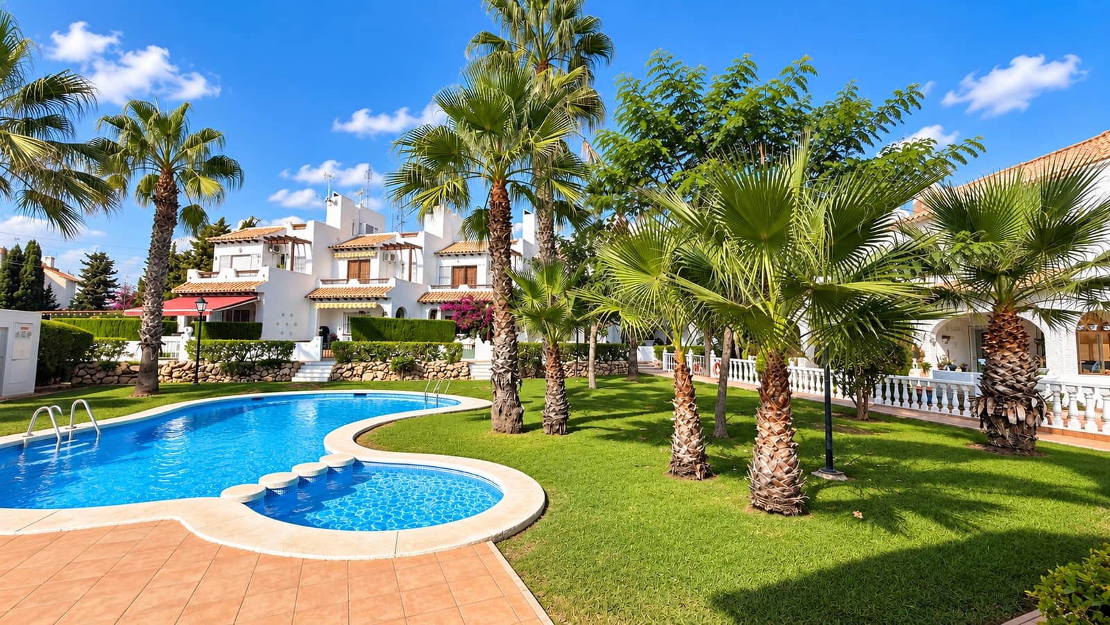 2 soveværelse Lejlighed til salg i Villamartin med swimmingpool garage - € 194.995 (Ref: 10098805)