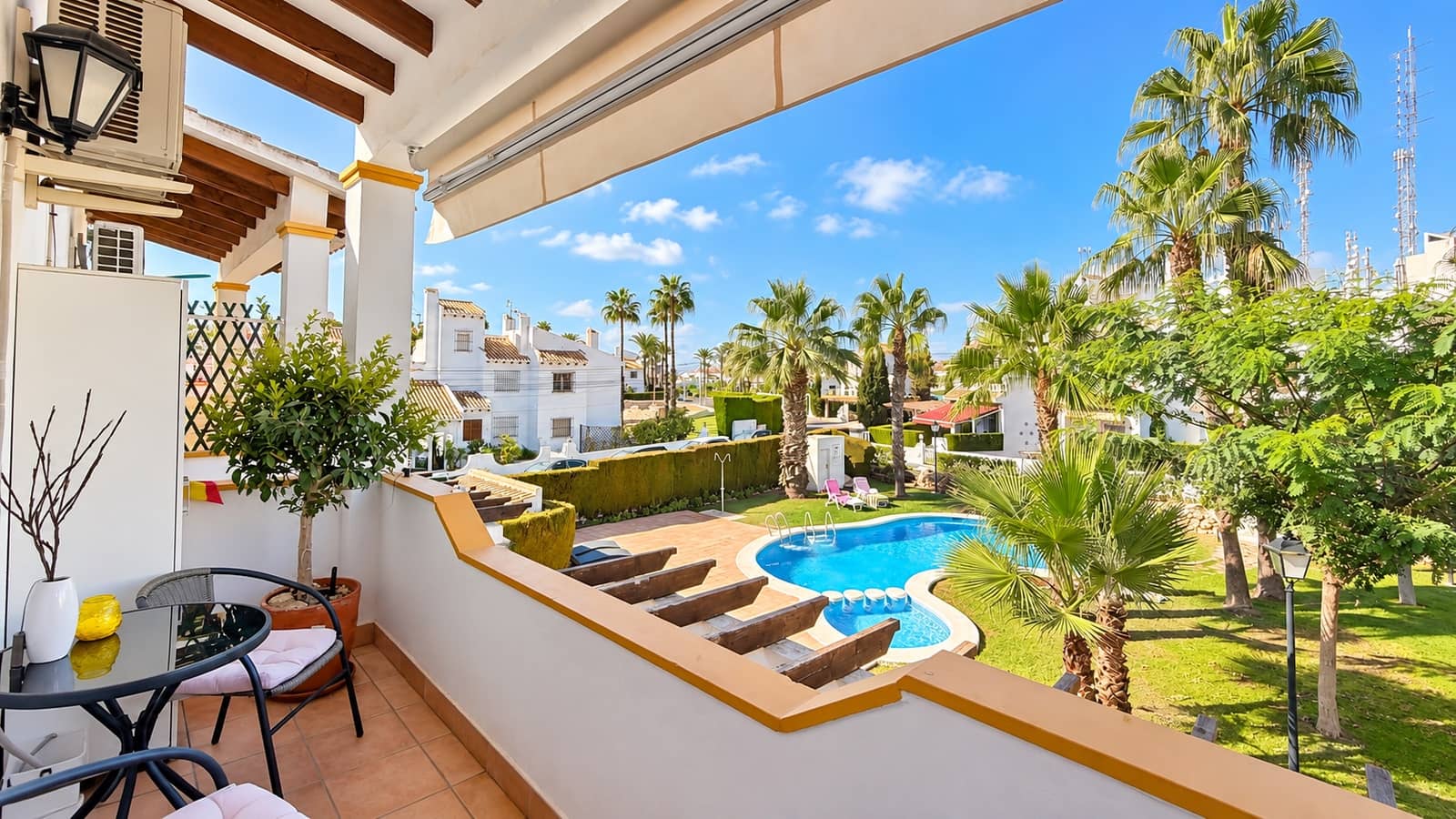 2 soveværelse Lejlighed til salg i Villamartin med swimmingpool garage - € 194.995 (Ref: 10098805)