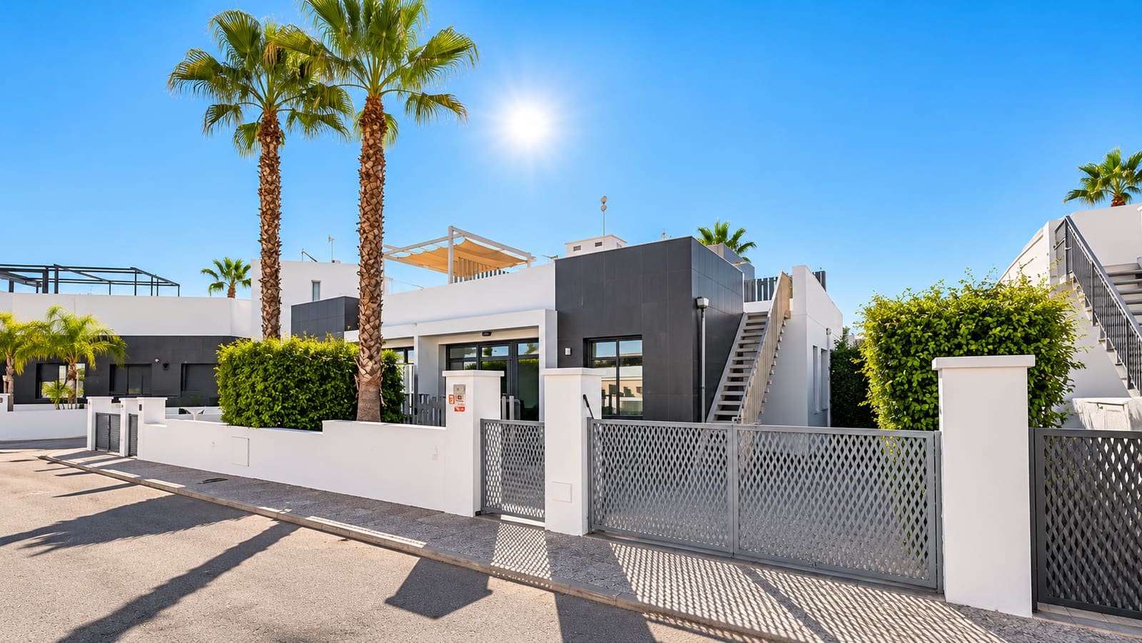 2 bedroom Semi-detached Villa for sale in Orihuela Costa with pool garage - € 239,990 (Ref: 10168966)