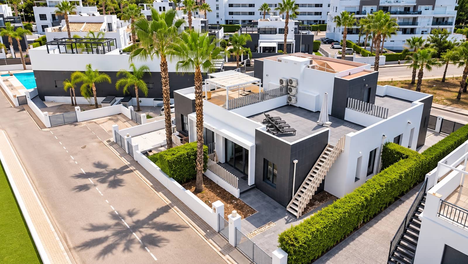 2 bedroom Semi-detached Villa for sale in Orihuela Costa with pool garage - € 239,990 (Ref: 10168966)