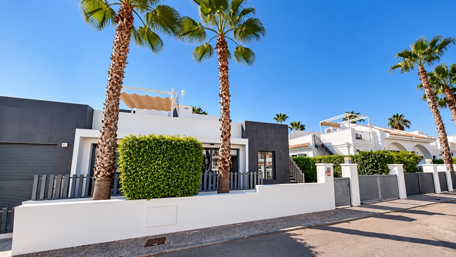 2 bedroom Semi-detached Villa for sale in Orihuela Costa with pool garage - € 239,990 (Ref: 10168966)