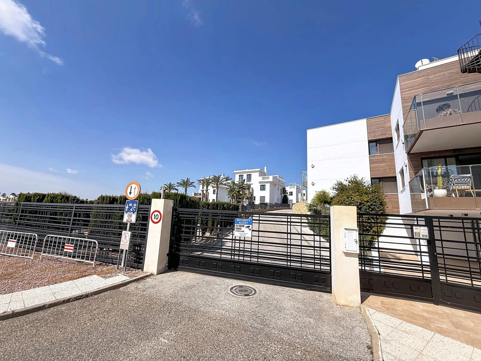 2 bedroom Apartment for sale in Orihuela Costa with pool garage - € 229,990 (Ref: 9840653)