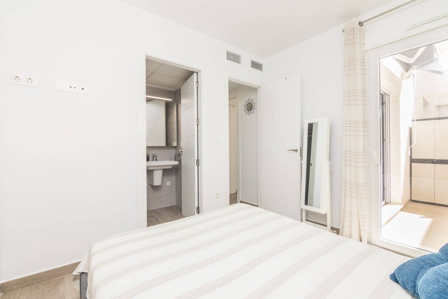 2 bedroom Apartment for sale in Gran Alacant with pool - € 269,995 (Ref: 9840660)