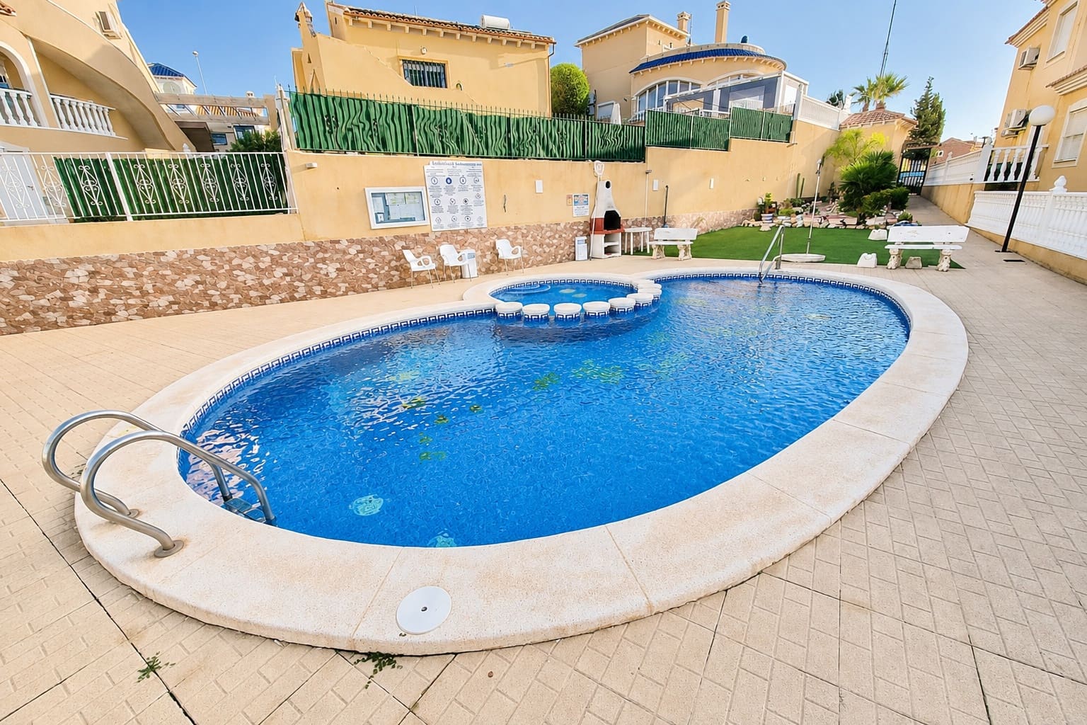 2 slaapkamer Appartement te koop in Villamartin met zwembad garage - € 153.995 (Ref: 9974245)
