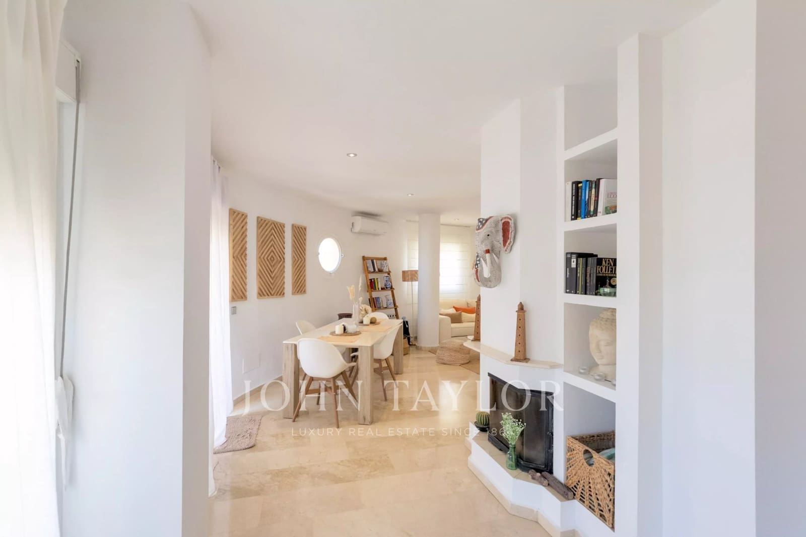 2 bedroom Penthouse for sale in Santa Eulalia / Santa Eularia with pool - € 880,000 (Ref: 10012650)