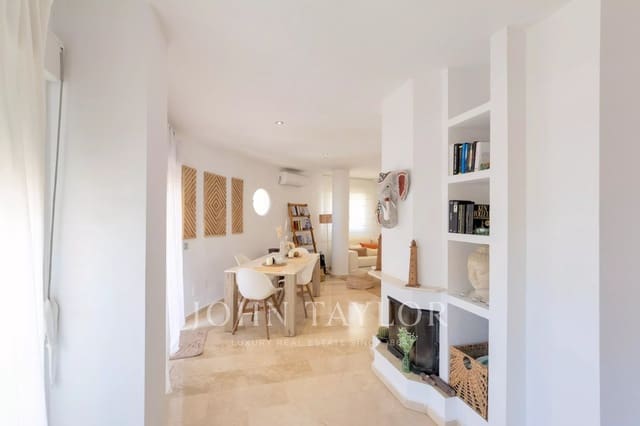 2 slaapkamer Penthouse te koop in Santa Eulalia / Santa Eularia met zwembad - € 880.000 (Ref: 10012650)