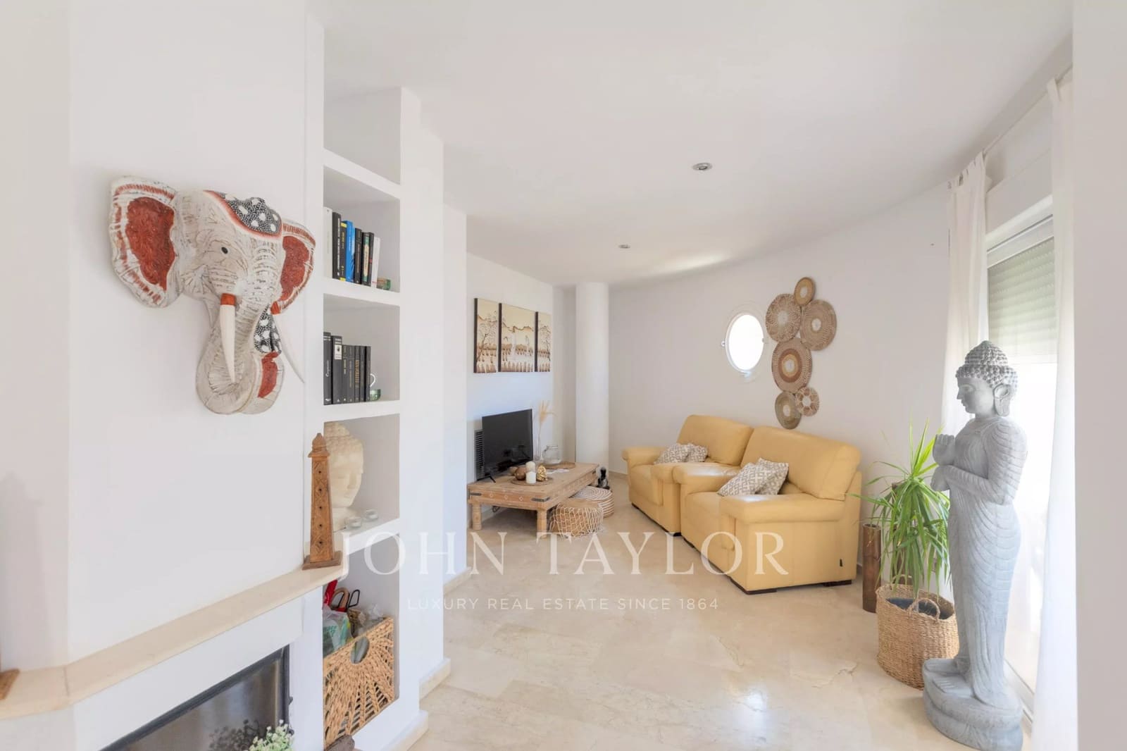 2 bedroom Penthouse for sale in Santa Eulalia / Santa Eularia with pool - € 880,000 (Ref: 10012650)