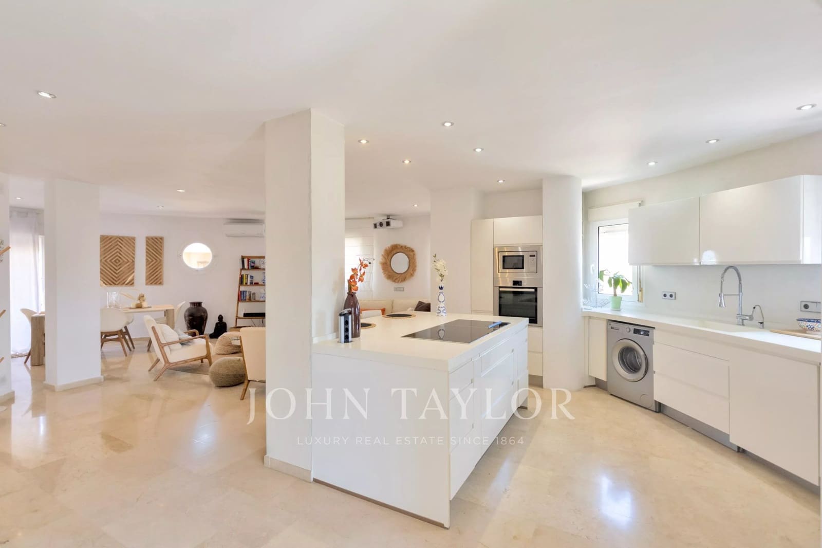 2 bedroom Penthouse for sale in Santa Eulalia / Santa Eularia with pool - € 880,000 (Ref: 10012650)