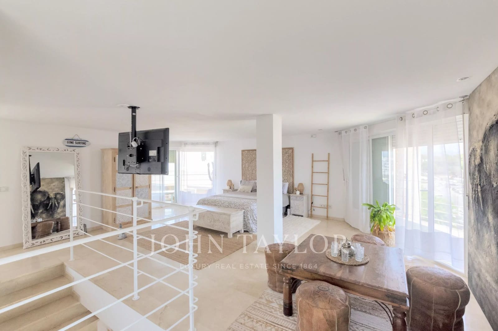 2 bedroom Penthouse for sale in Santa Eulalia / Santa Eularia with pool - € 880,000 (Ref: 10012650)