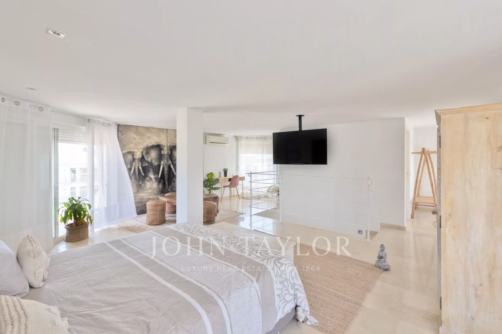 2 bedroom Penthouse for sale in Santa Eulalia / Santa Eularia with pool - € 880,000 (Ref: 10012650)
