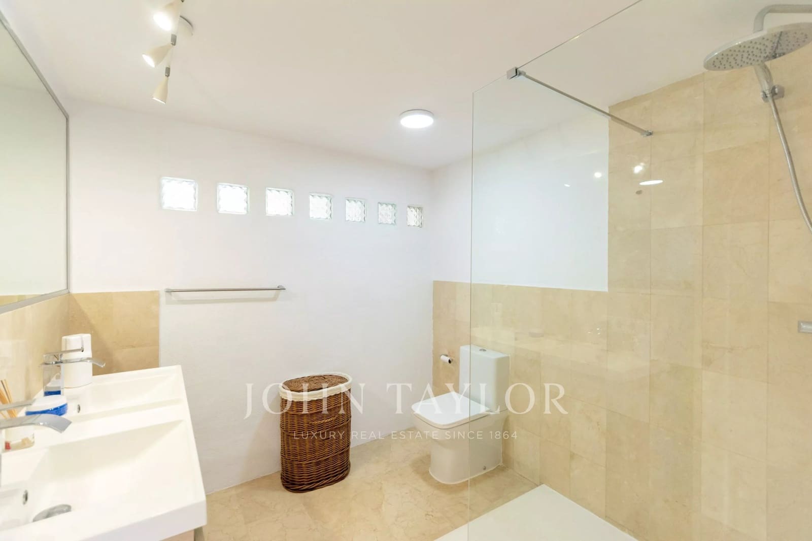 2 bedroom Penthouse for sale in Santa Eulalia / Santa Eularia with pool - € 880,000 (Ref: 10012650)