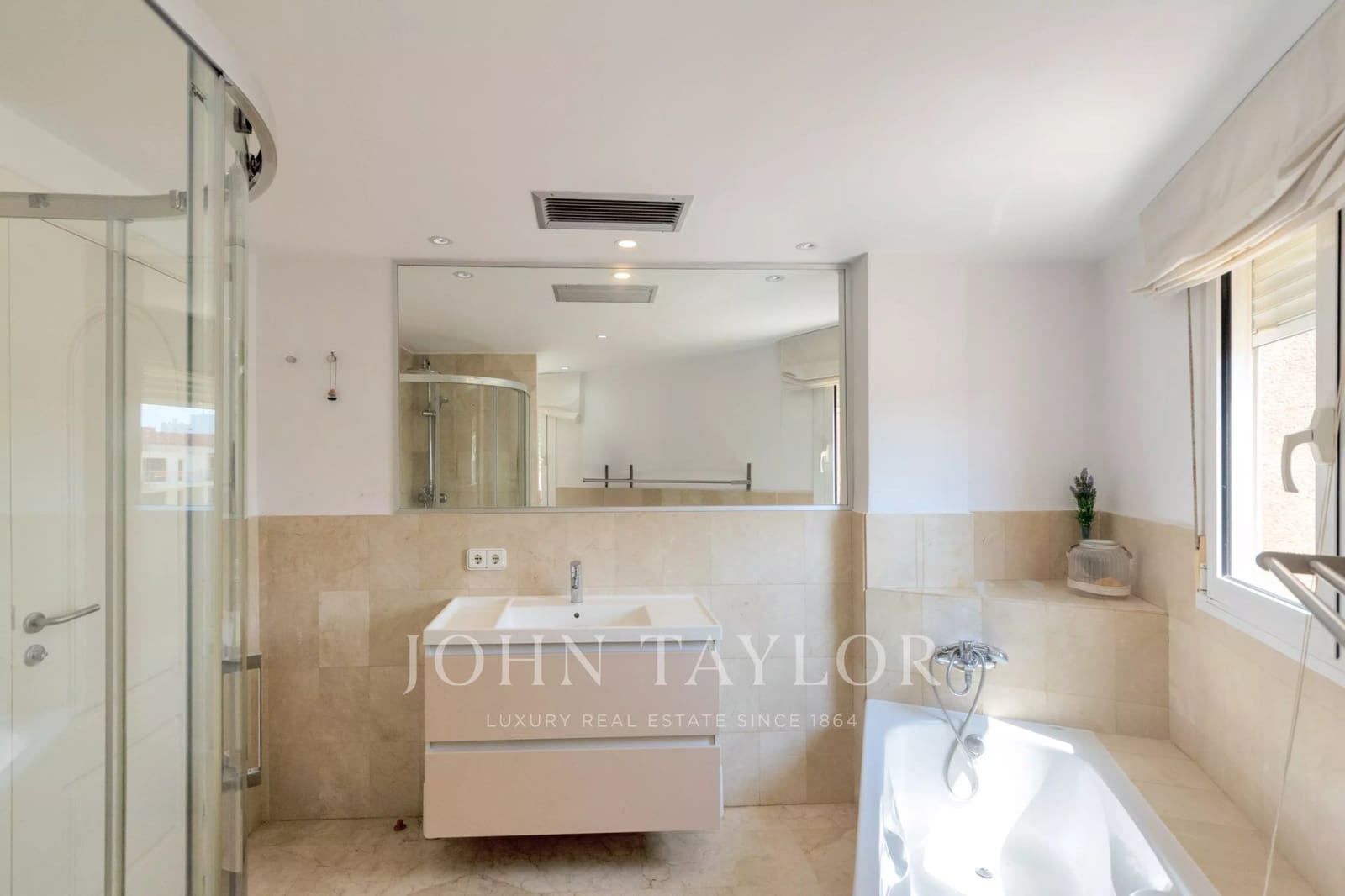2 bedroom Penthouse for sale in Santa Eulalia / Santa Eularia with pool - € 880,000 (Ref: 10012650)