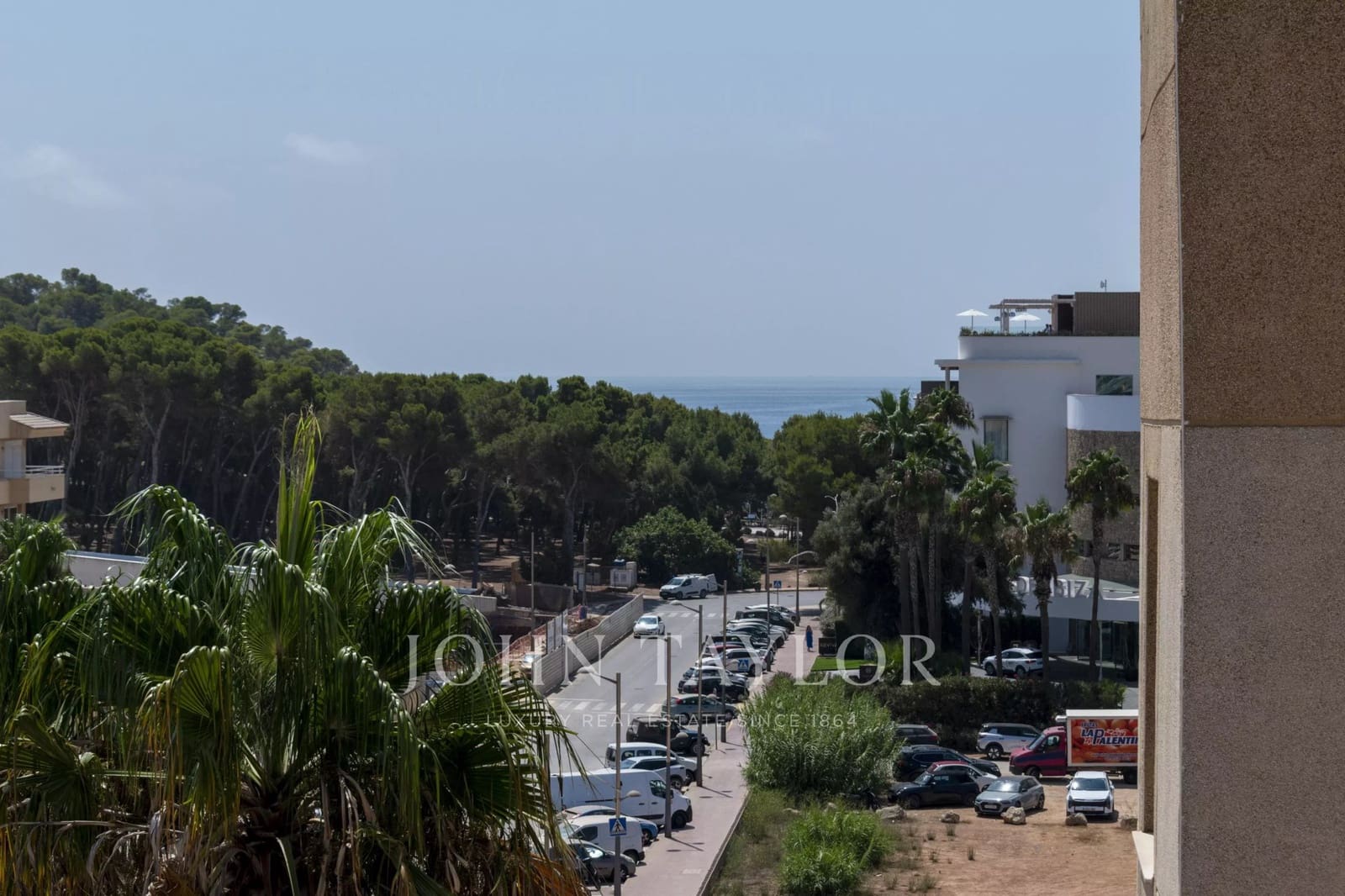 2 bedroom Penthouse for sale in Santa Eulalia / Santa Eularia with pool - € 880,000 (Ref: 10012650)