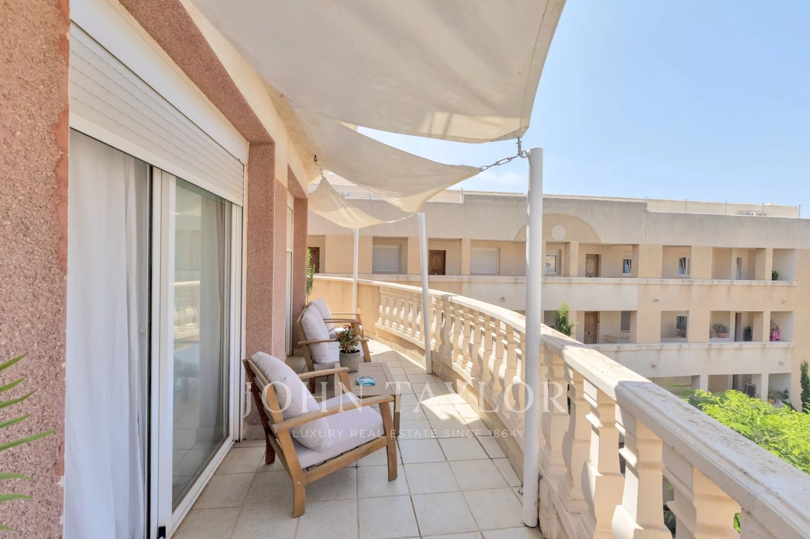 2 bedroom Penthouse for sale in Santa Eulalia / Santa Eularia with pool - € 880,000 (Ref: 10012650)