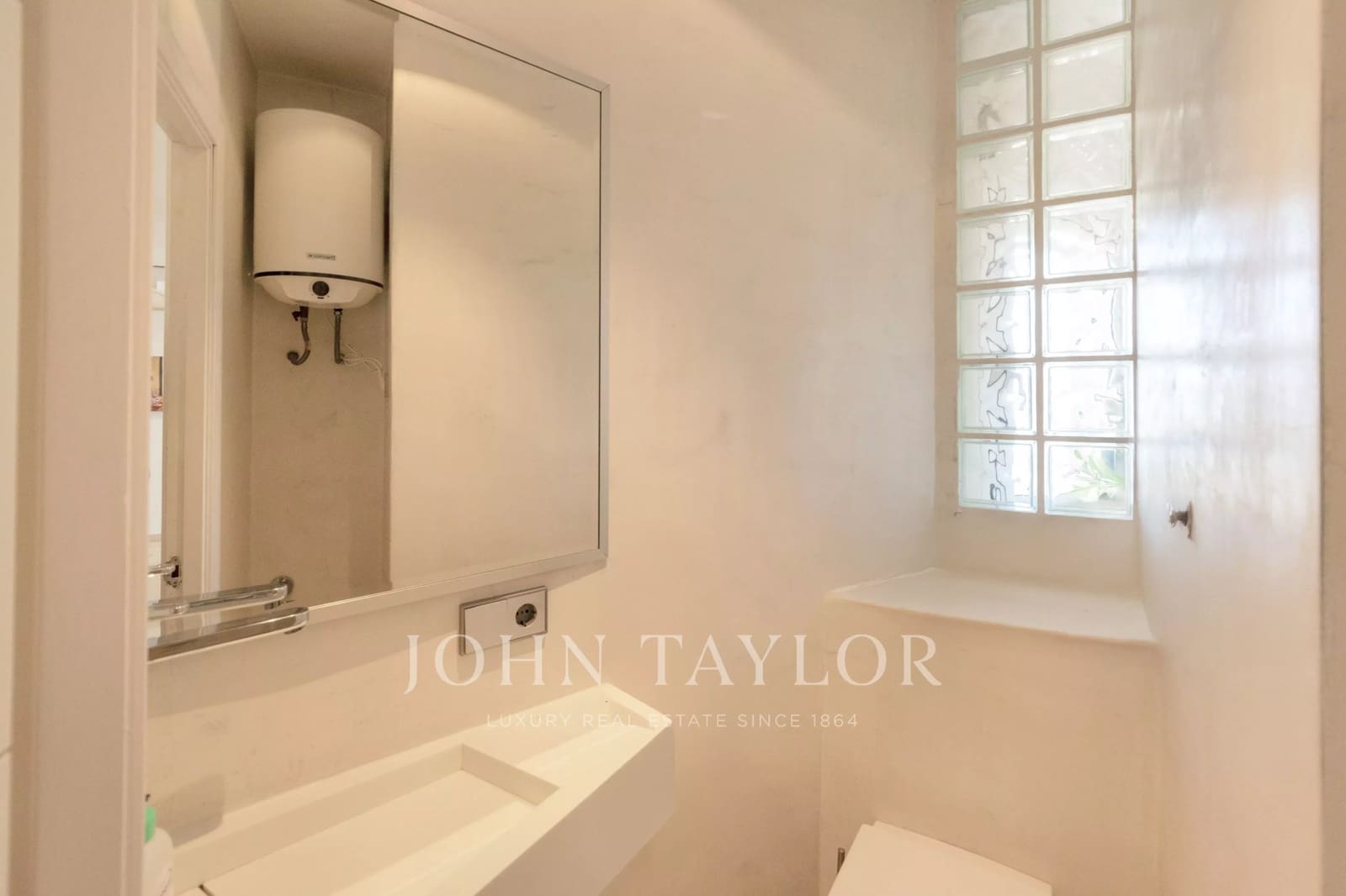 2 bedroom Penthouse for sale in Santa Eulalia / Santa Eularia with pool - € 880,000 (Ref: 10012650)