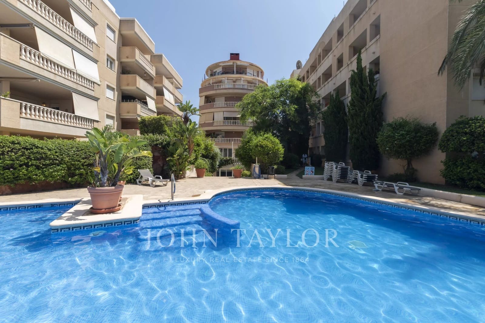 2 bedroom Penthouse for sale in Santa Eulalia / Santa Eularia with pool - € 880,000 (Ref: 10012650)