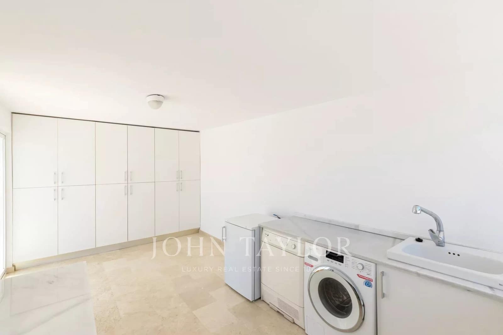 4 bedroom Apartment for sale in Cala Llenya with pool garage - € 2,000,000 (Ref: 9428636)