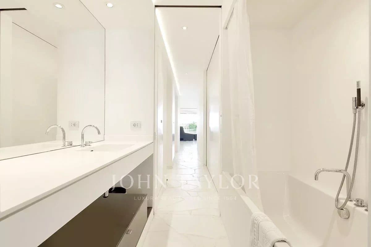 2 bedroom Apartment for sale in Ibiza / Eivissa town with pool - € 1,200,000 (Ref: 9428637)