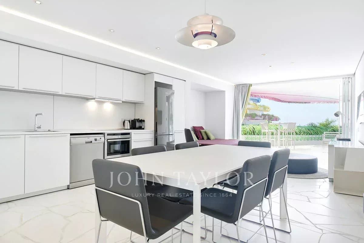 2 bedroom Apartment for sale in Ibiza / Eivissa town with pool - € 1,200,000 (Ref: 9428637)