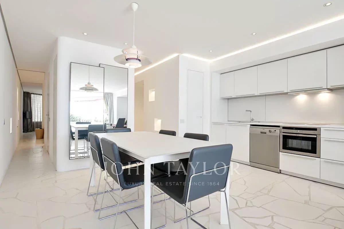 2 bedroom Apartment for sale in Ibiza / Eivissa town with pool - € 1,200,000 (Ref: 9428637)