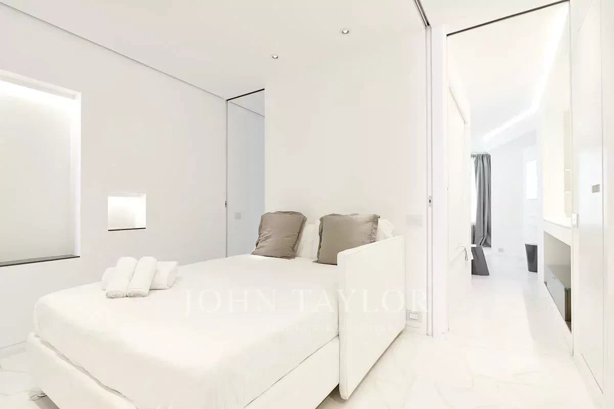 2 bedroom Apartment for sale in Ibiza / Eivissa town with pool - € 1,200,000 (Ref: 9428637)