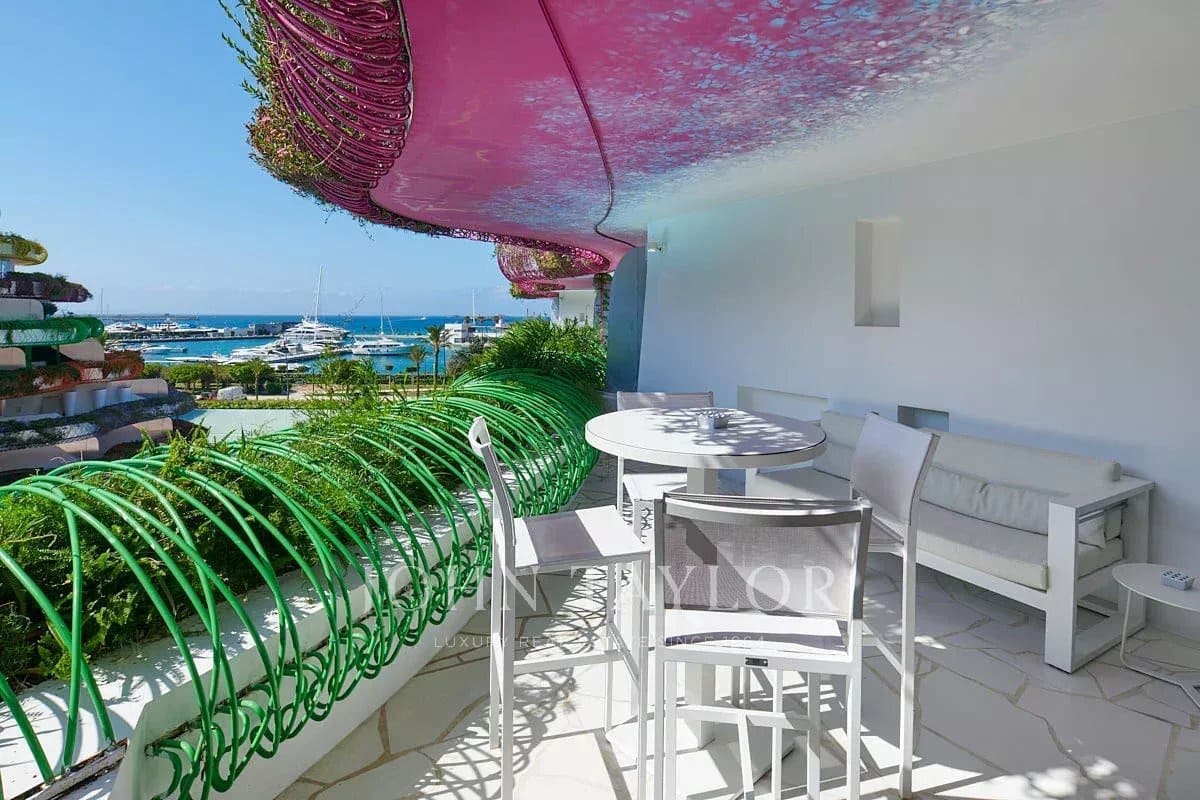 2 bedroom Apartment for sale in Ibiza / Eivissa town with pool - € 1,200,000 (Ref: 9428637)