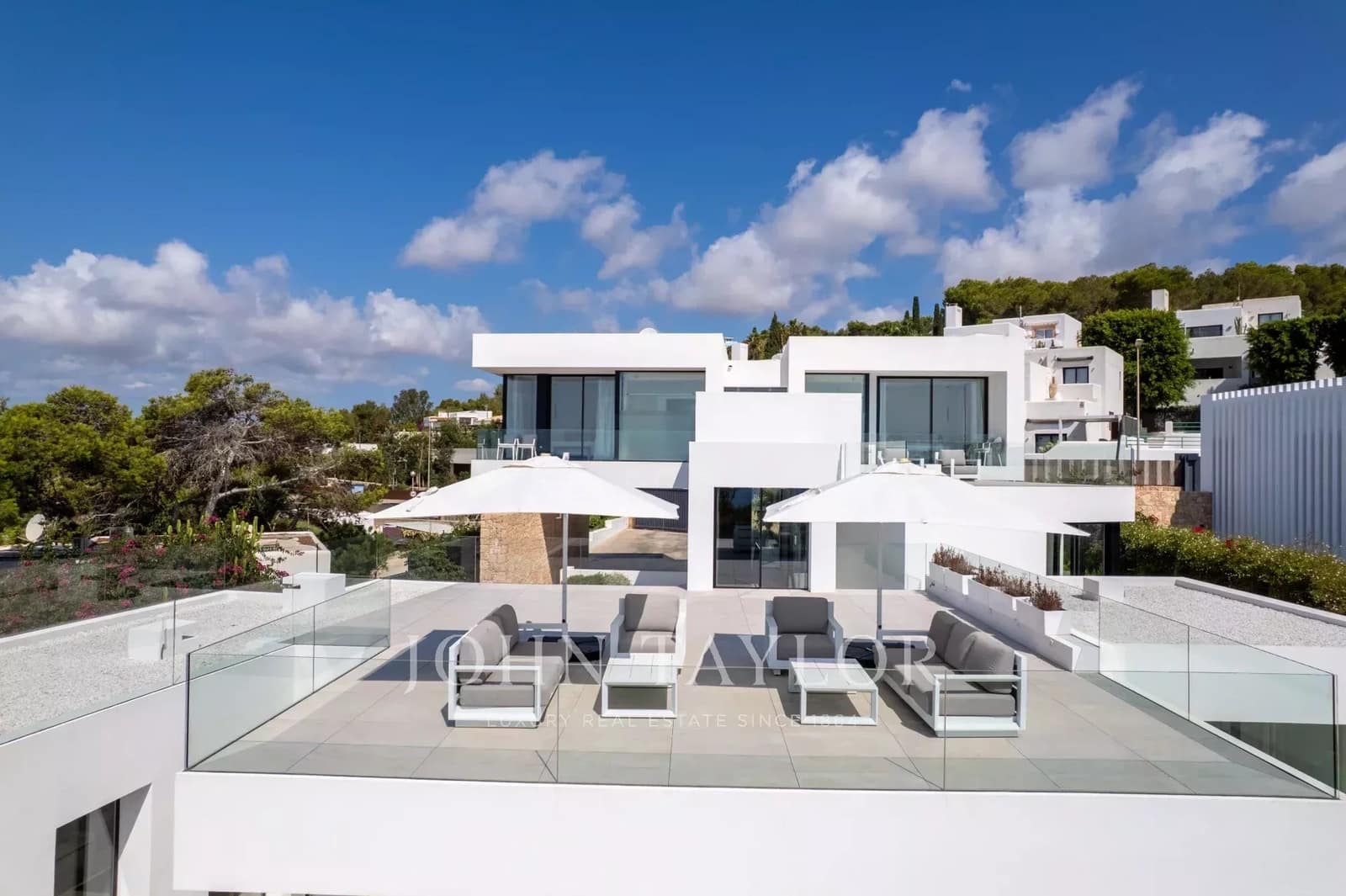 5 bedroom Villa for rent in Cap Martinet with pool - € 17,500 (Ref: 9428639)