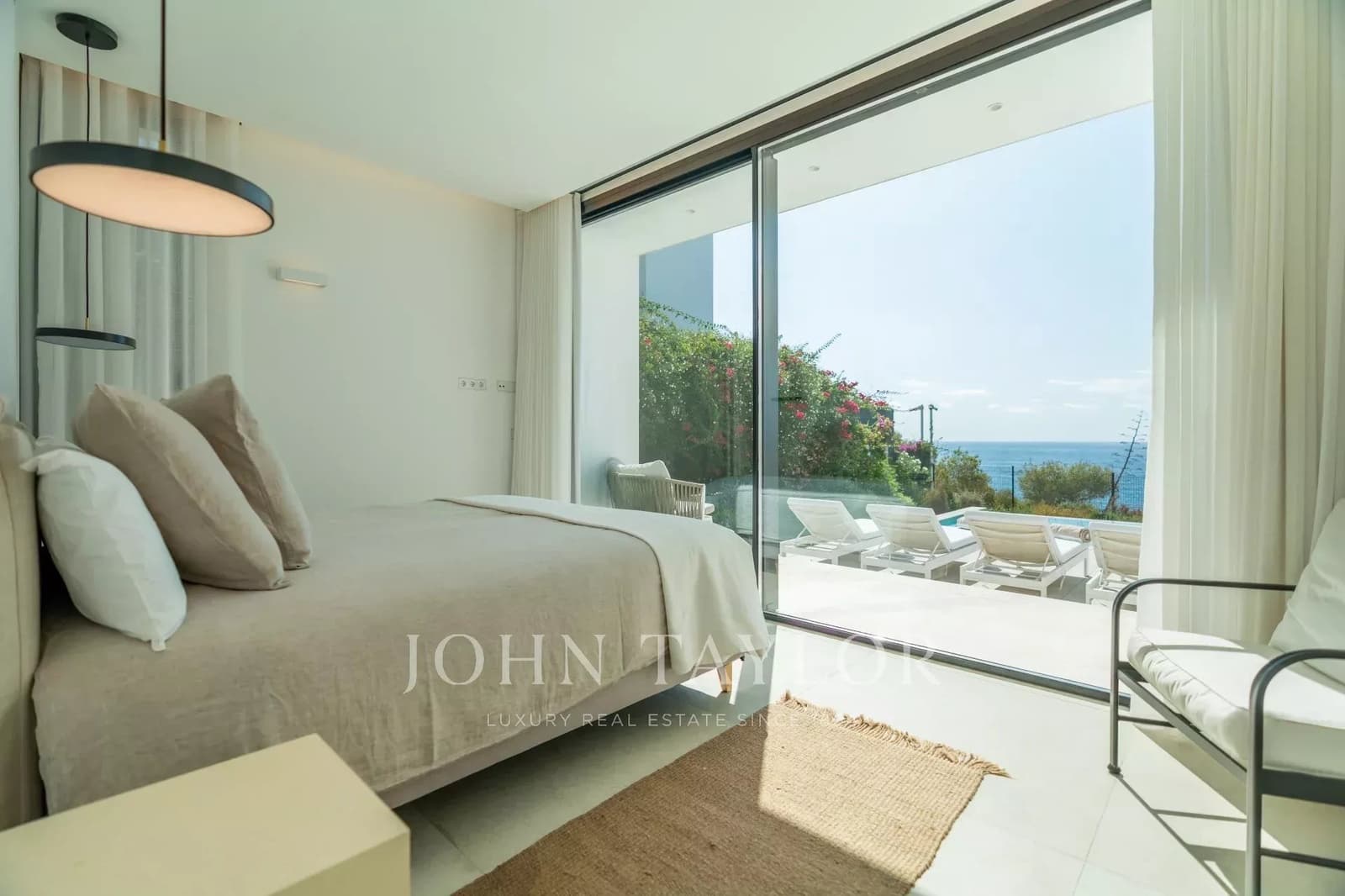 5 bedroom Villa for rent in Cap Martinet with pool - € 17,500 (Ref: 9428639)