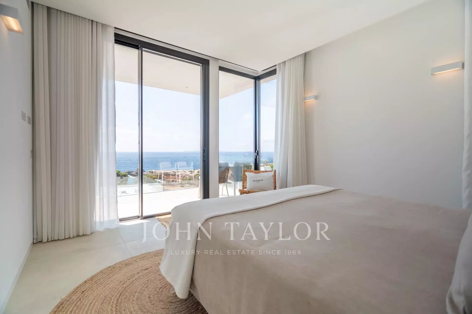 5 bedroom Villa for rent in Cap Martinet with pool - € 17,500 (Ref: 9428639)