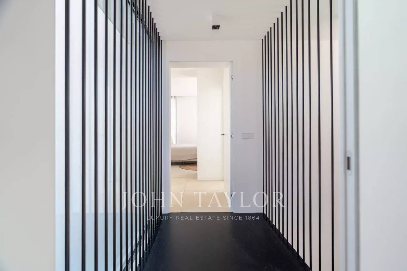 5 bedroom Villa for rent in Cap Martinet with pool - € 17,500 (Ref: 9428639)