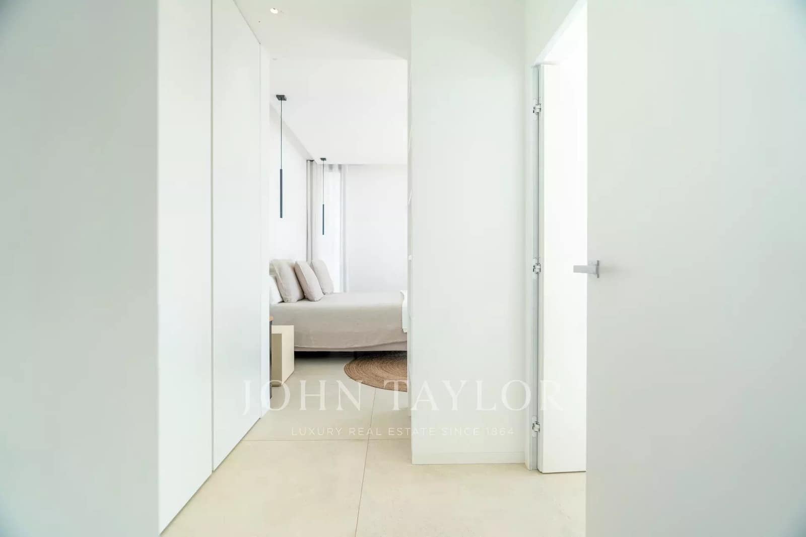 5 bedroom Villa for rent in Cap Martinet with pool - € 17,500 (Ref: 9428639)