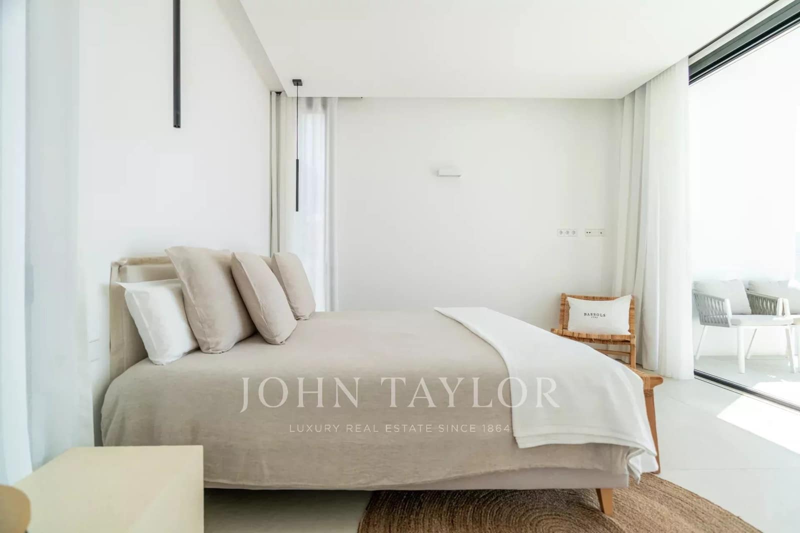 5 bedroom Villa for rent in Cap Martinet with pool - € 17,500 (Ref: 9428639)