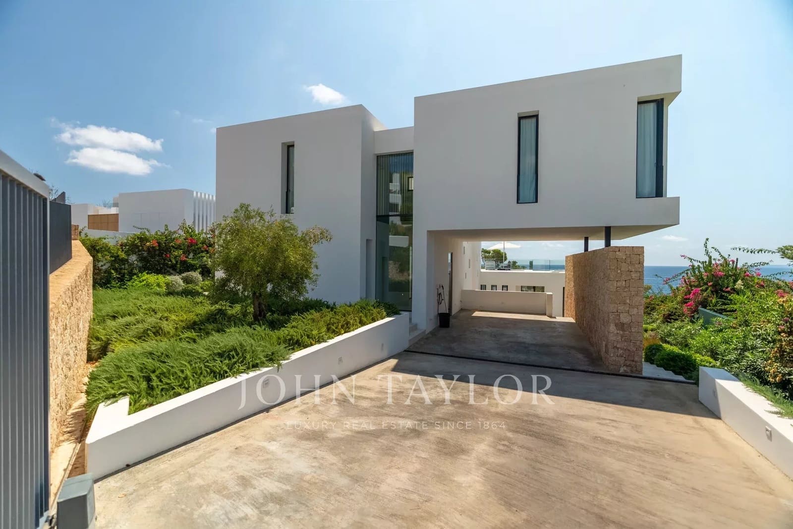 5 bedroom Villa for rent in Cap Martinet with pool - € 17,500 (Ref: 9428639)