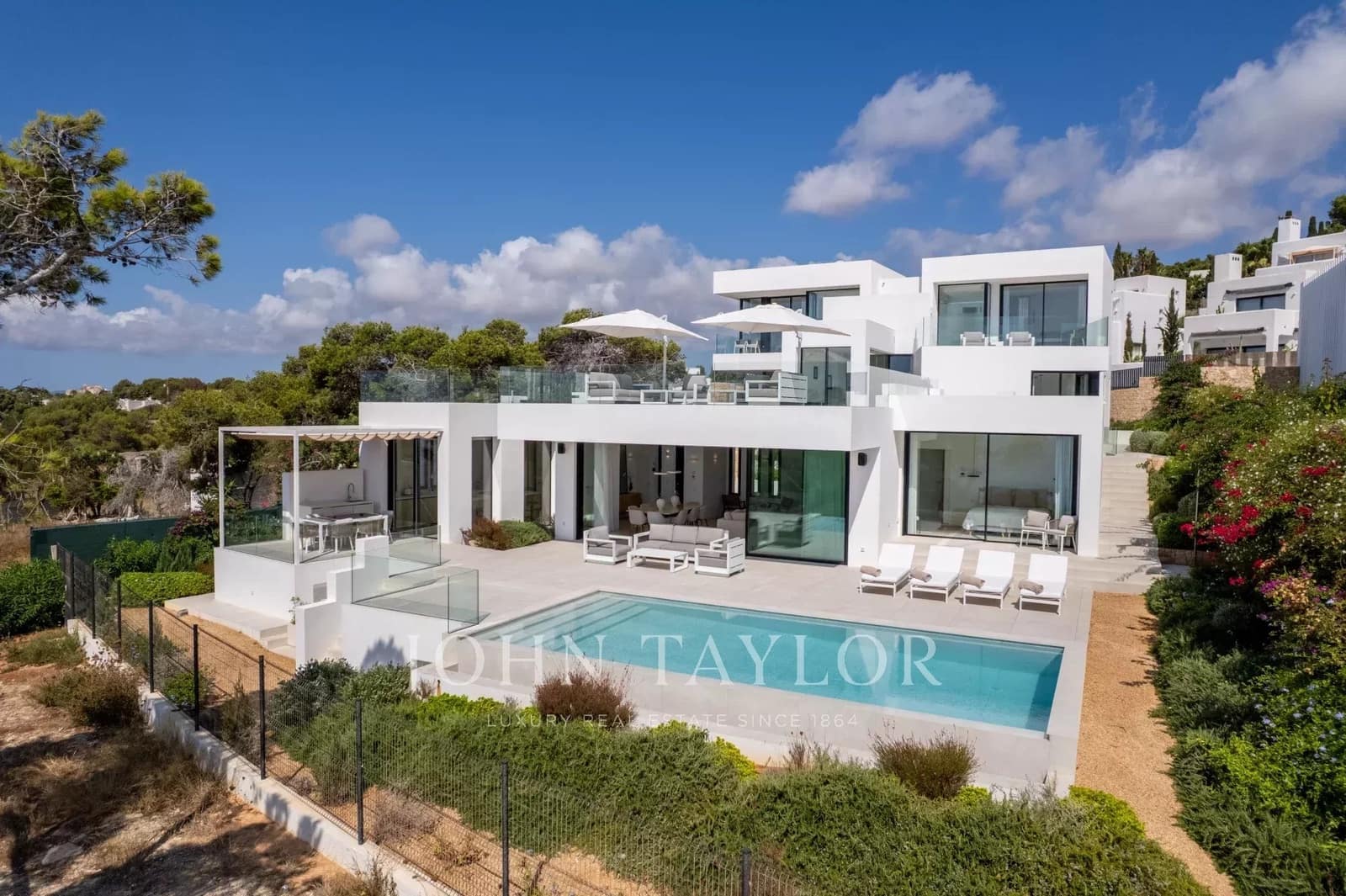 5 bedroom Villa for rent in Cap Martinet with pool - € 17,500 (Ref: 9428639)