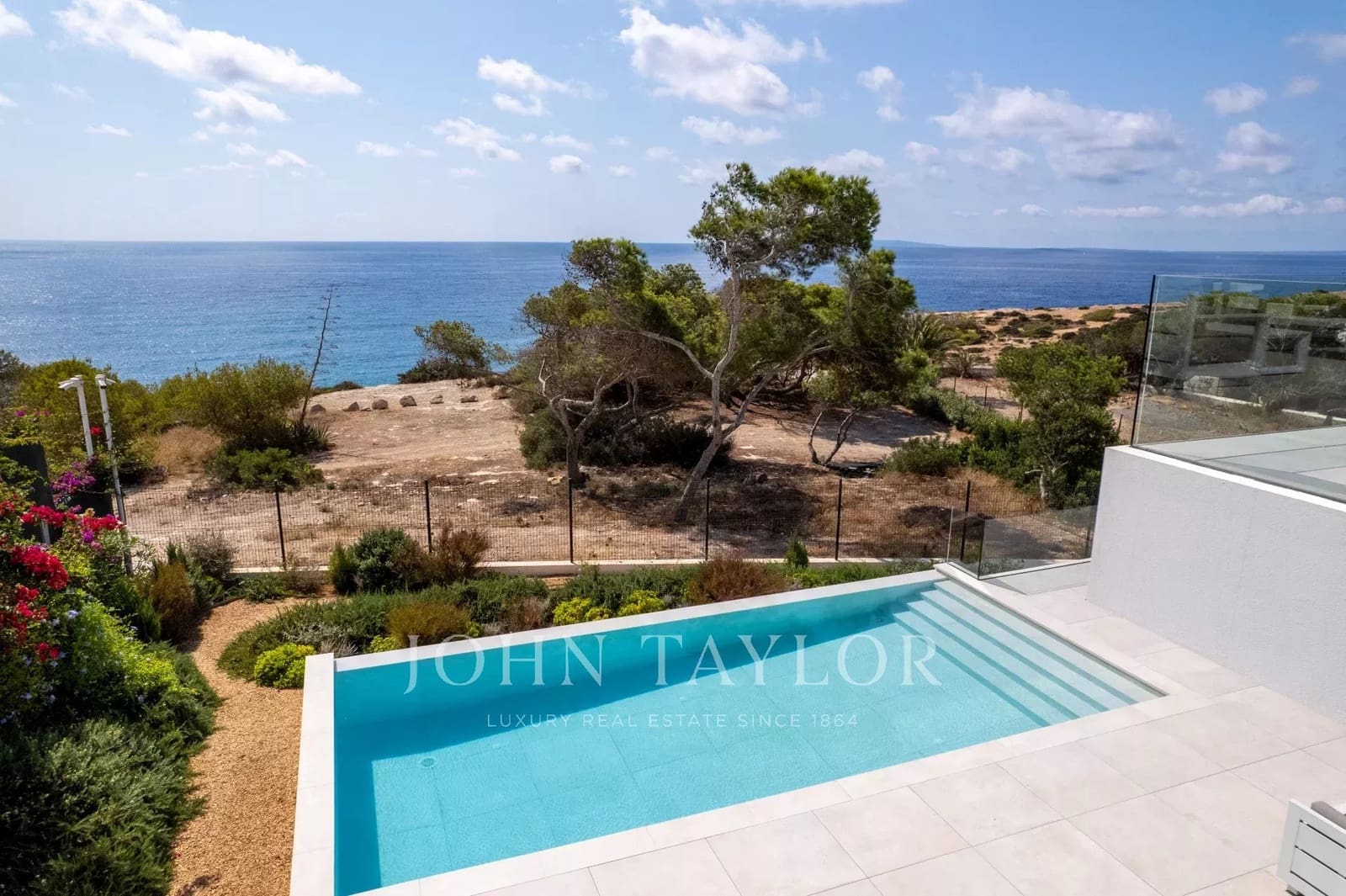 5 bedroom Villa for rent in Cap Martinet with pool - € 17,500 (Ref: 9428639)