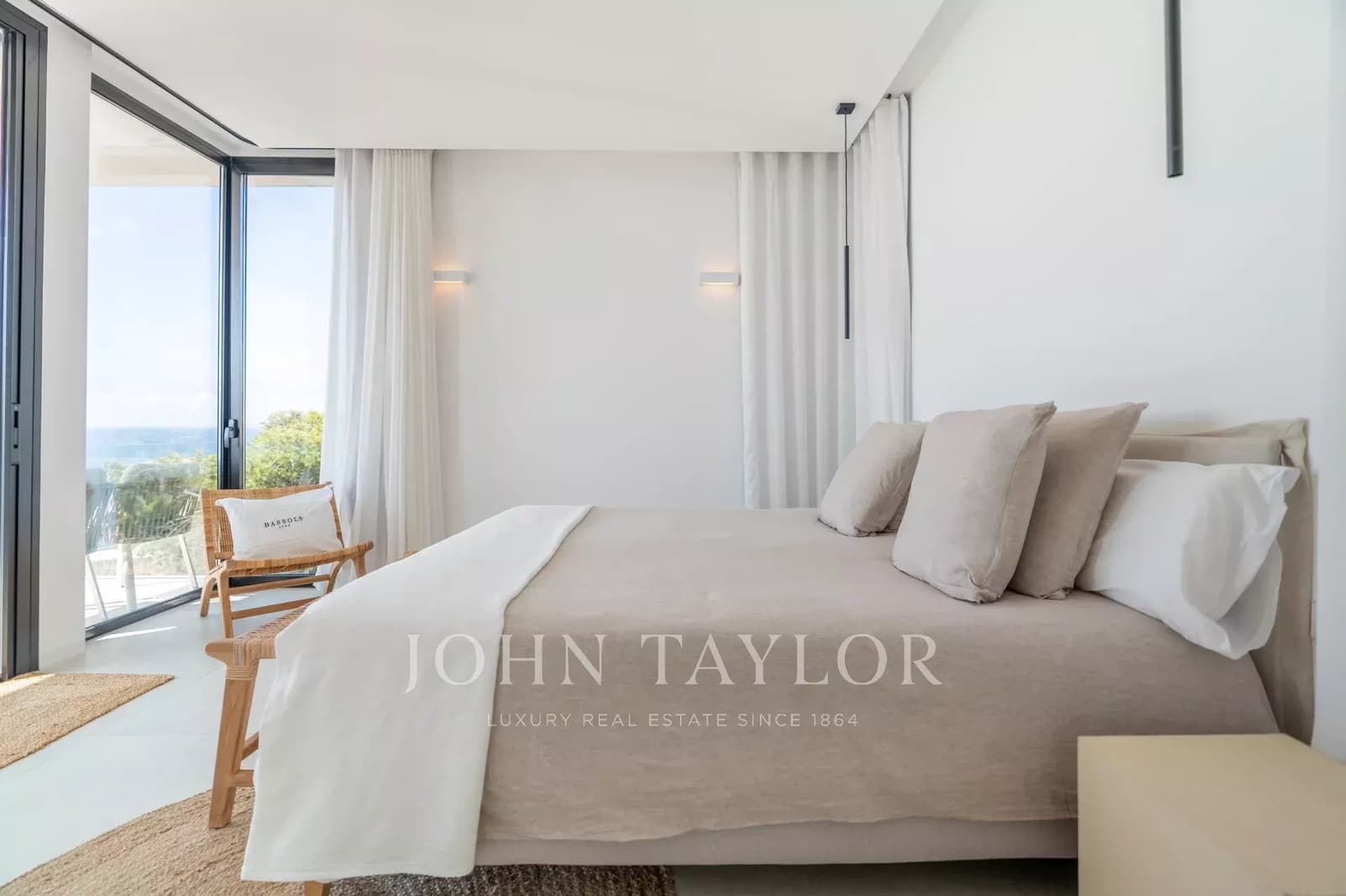 5 bedroom Villa for rent in Cap Martinet with pool - € 17,500 (Ref: 9428639)