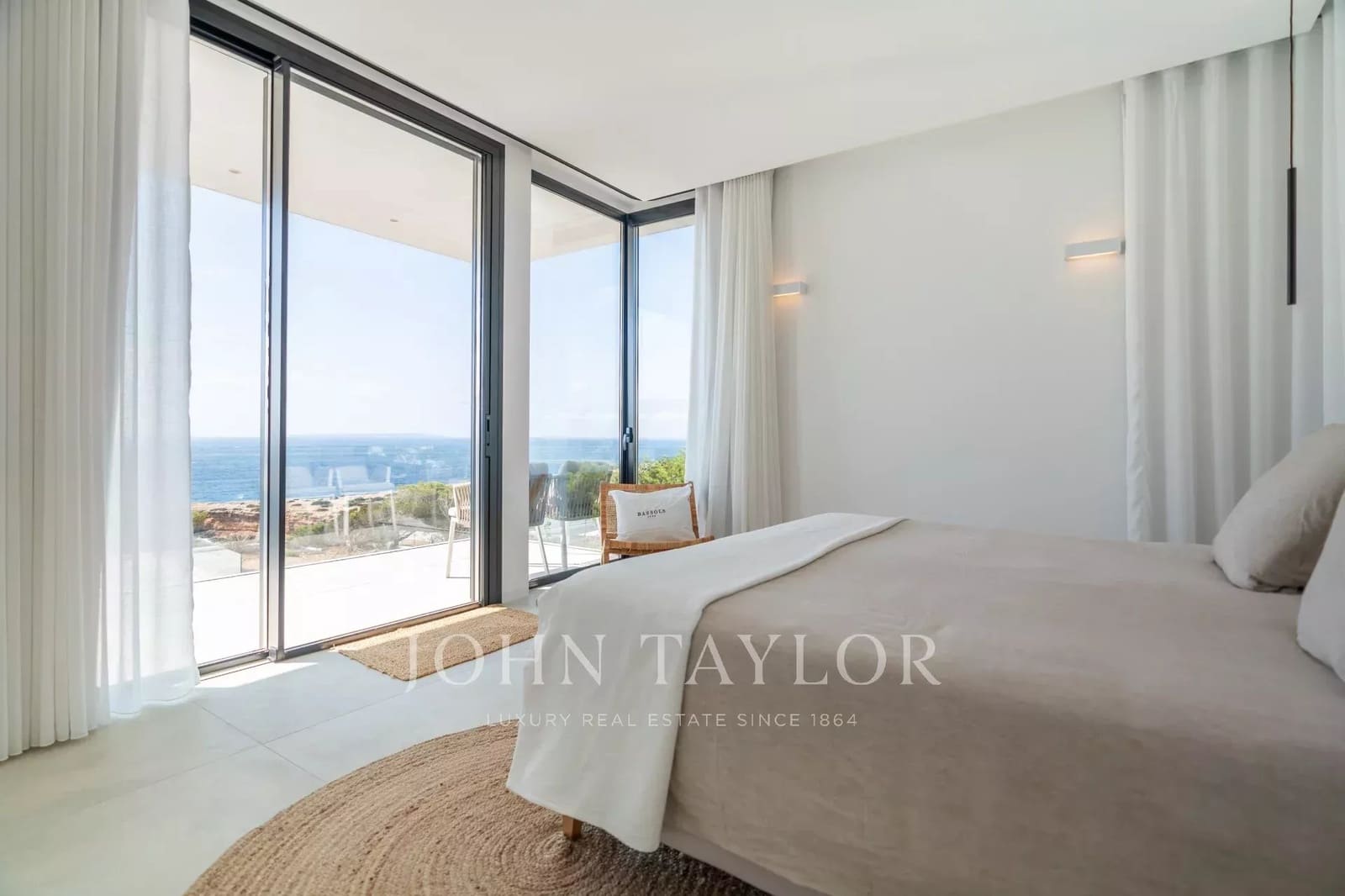 5 bedroom Villa for rent in Cap Martinet with pool - € 17,500 (Ref: 9428639)