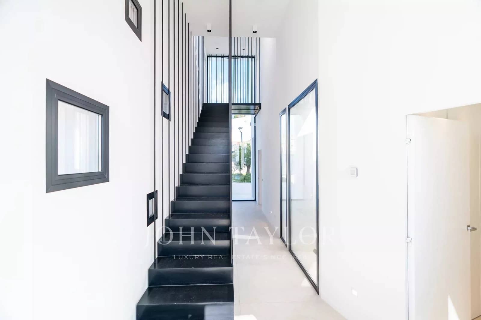 5 bedroom Villa for rent in Cap Martinet with pool - € 17,500 (Ref: 9428639)