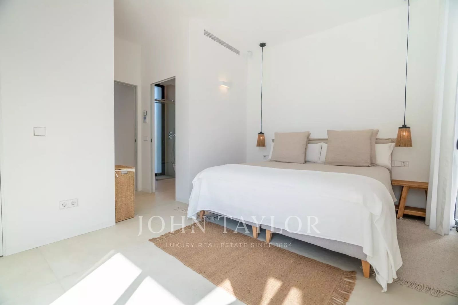 5 bedroom Villa for rent in Cap Martinet with pool - € 17,500 (Ref: 9428639)