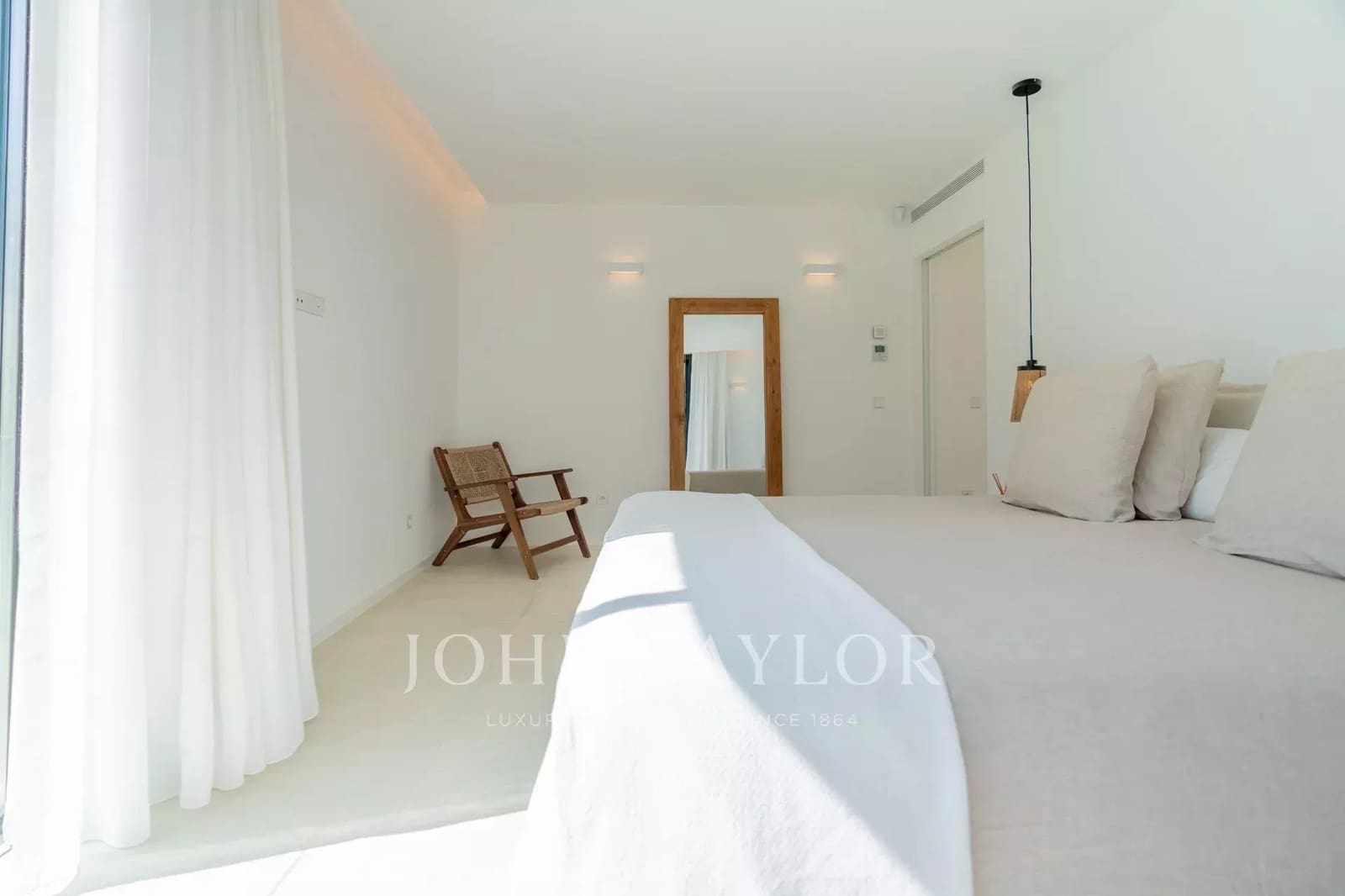 5 bedroom Villa for rent in Cap Martinet with pool - € 17,500 (Ref: 9428639)