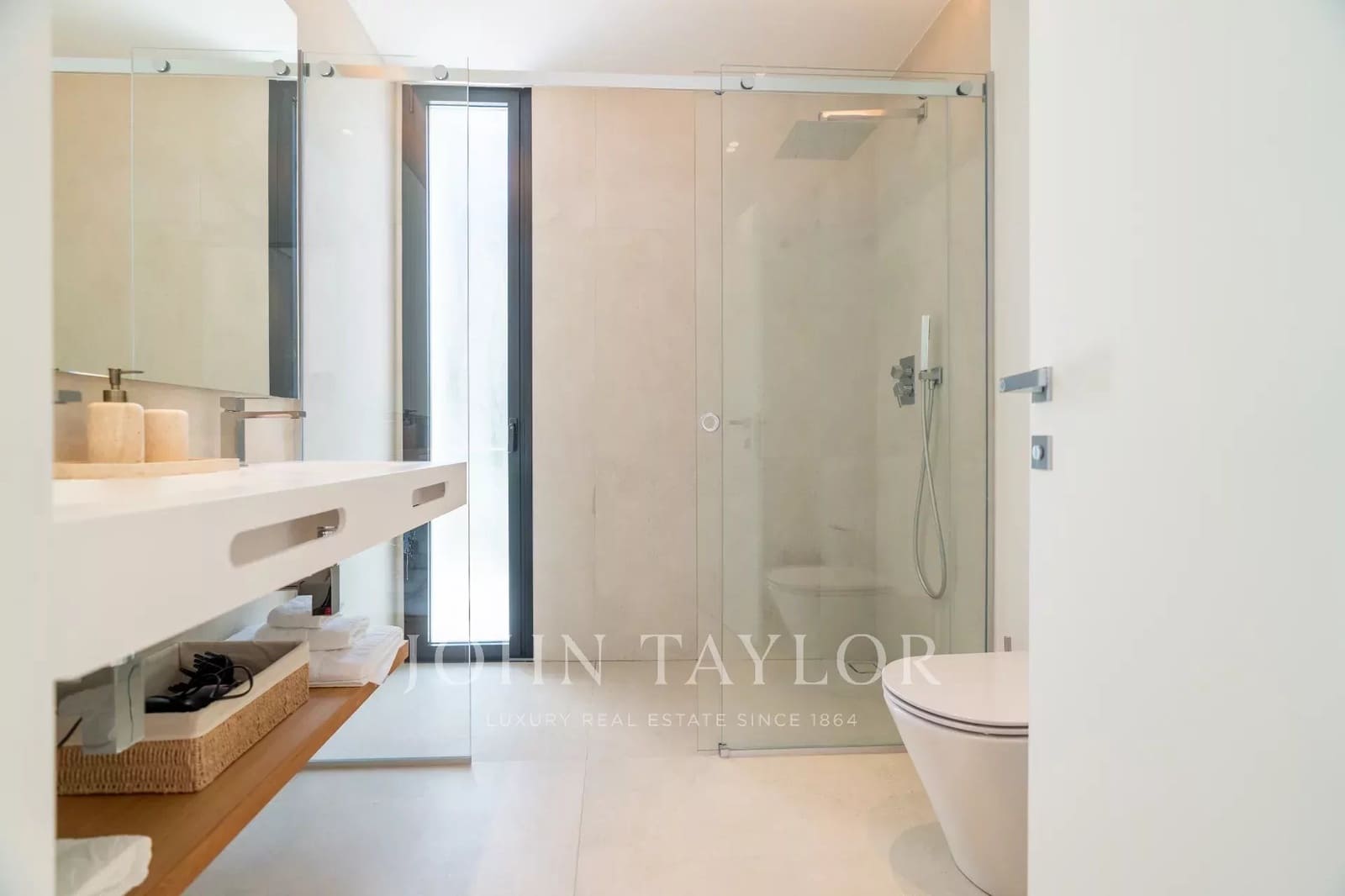 5 bedroom Villa for rent in Cap Martinet with pool - € 17,500 (Ref: 9428639)