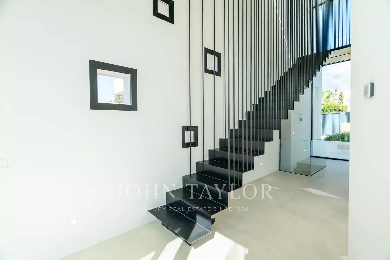 5 bedroom Villa for rent in Cap Martinet with pool - € 17,500 (Ref: 9428639)