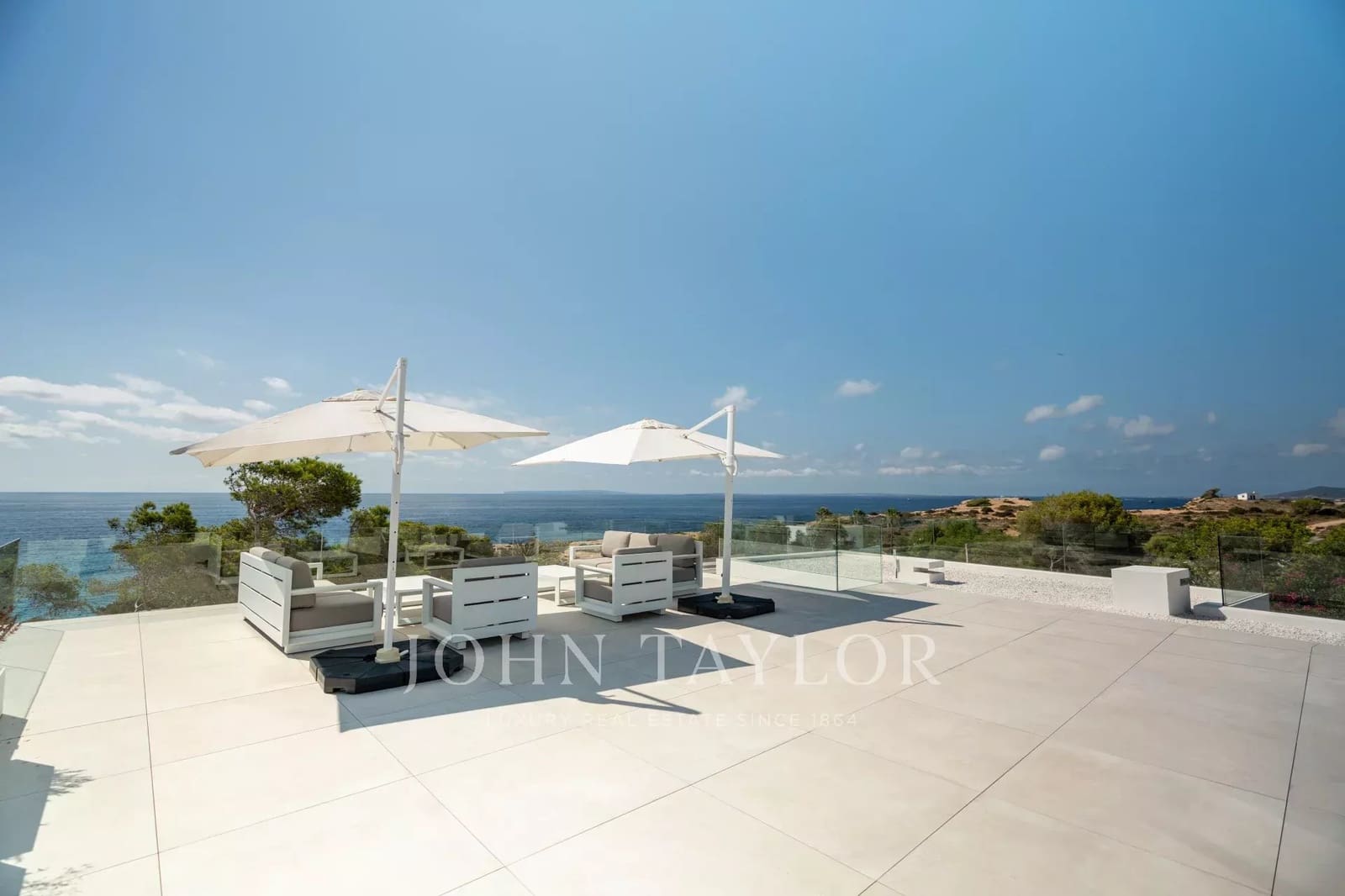 5 bedroom Villa for rent in Cap Martinet with pool - € 17,500 (Ref: 9428639)