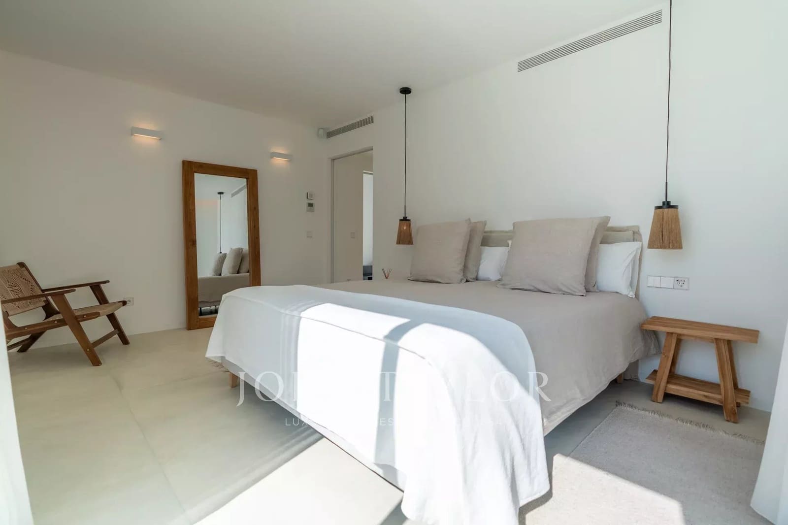 5 bedroom Villa for rent in Cap Martinet with pool - € 17,500 (Ref: 9428639)