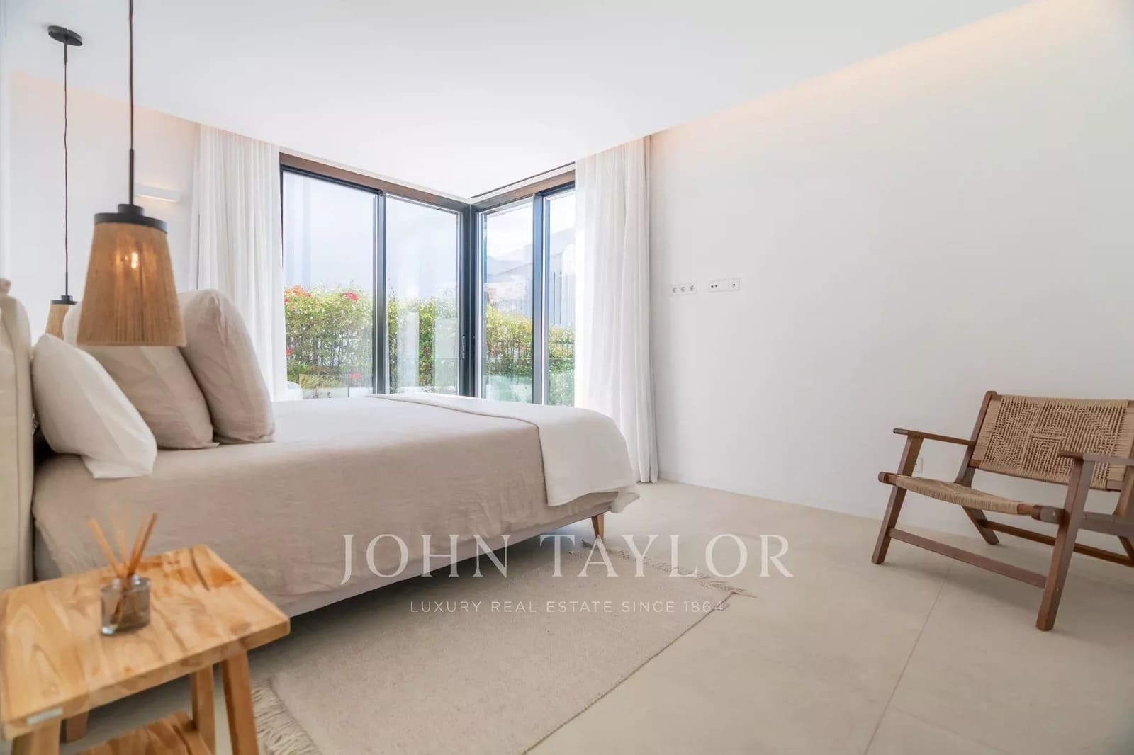 5 bedroom Villa for rent in Cap Martinet with pool - € 17,500 (Ref: 9428639)