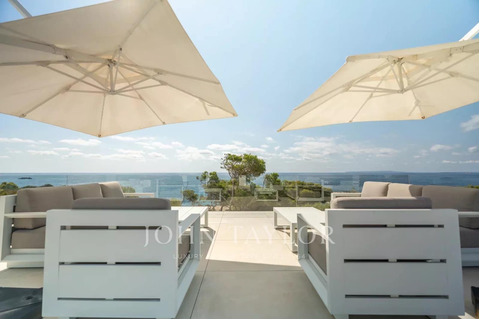 5 bedroom Villa for rent in Cap Martinet with pool - € 17,500 (Ref: 9428639)