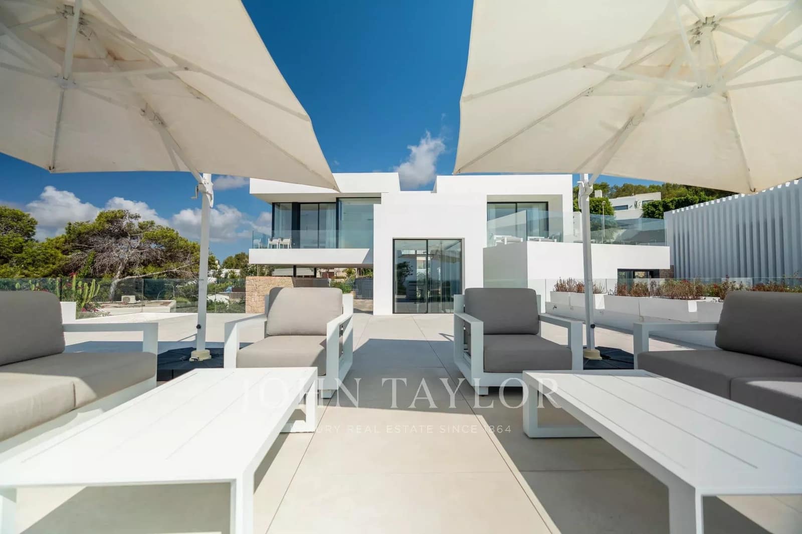 5 bedroom Villa for rent in Cap Martinet with pool - € 17,500 (Ref: 9428639)