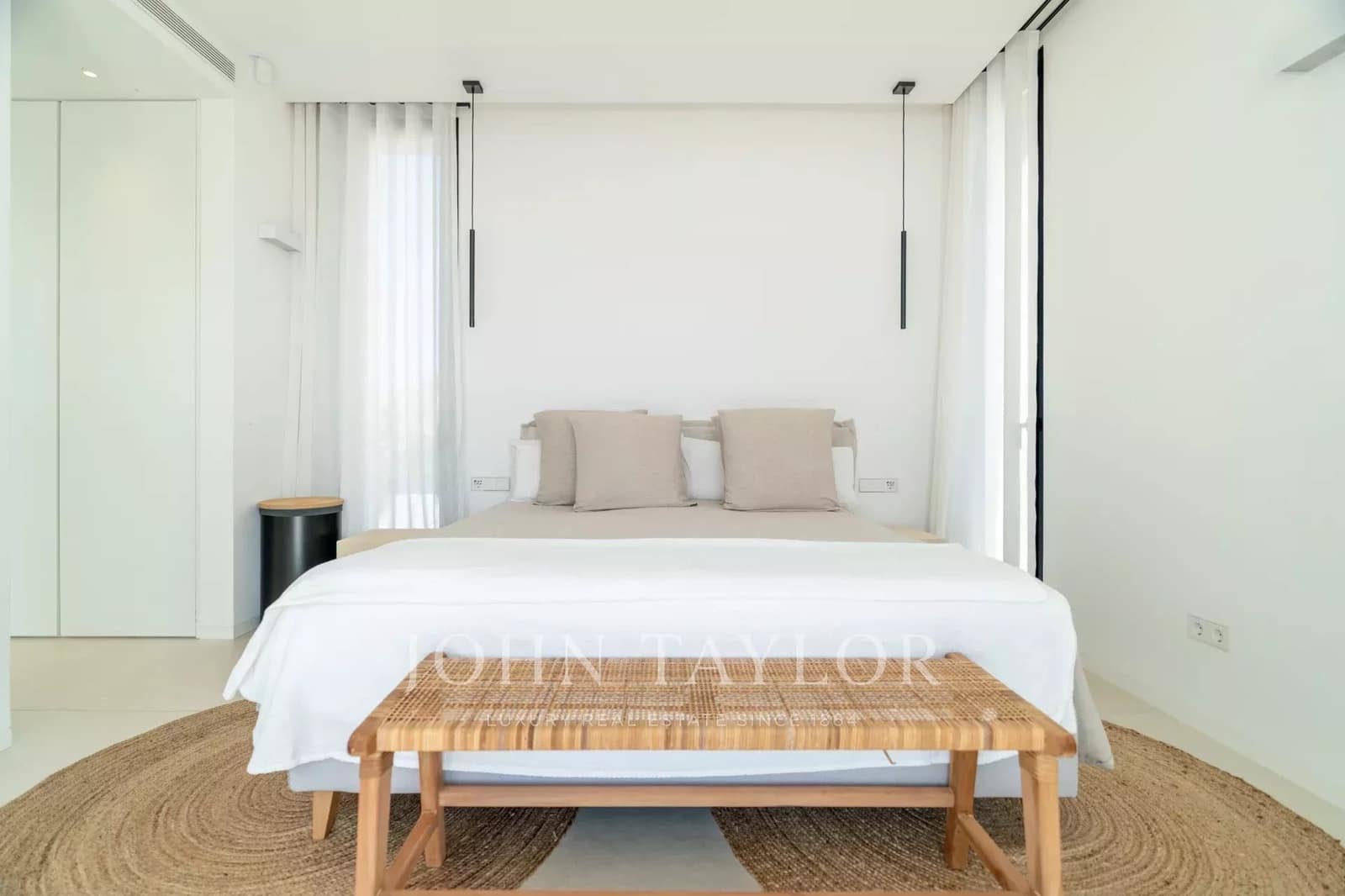 5 bedroom Villa for rent in Cap Martinet with pool - € 17,500 (Ref: 9428639)