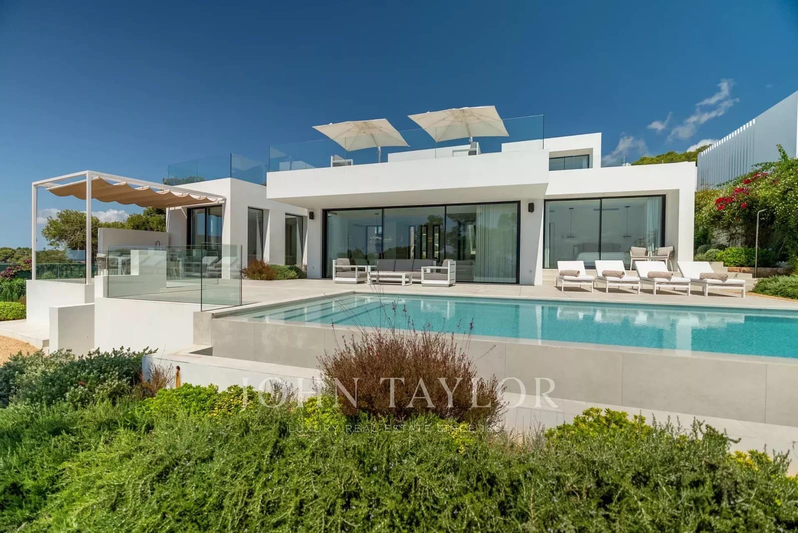 5 bedroom Villa for rent in Cap Martinet with pool - € 17,500 (Ref: 9428639)